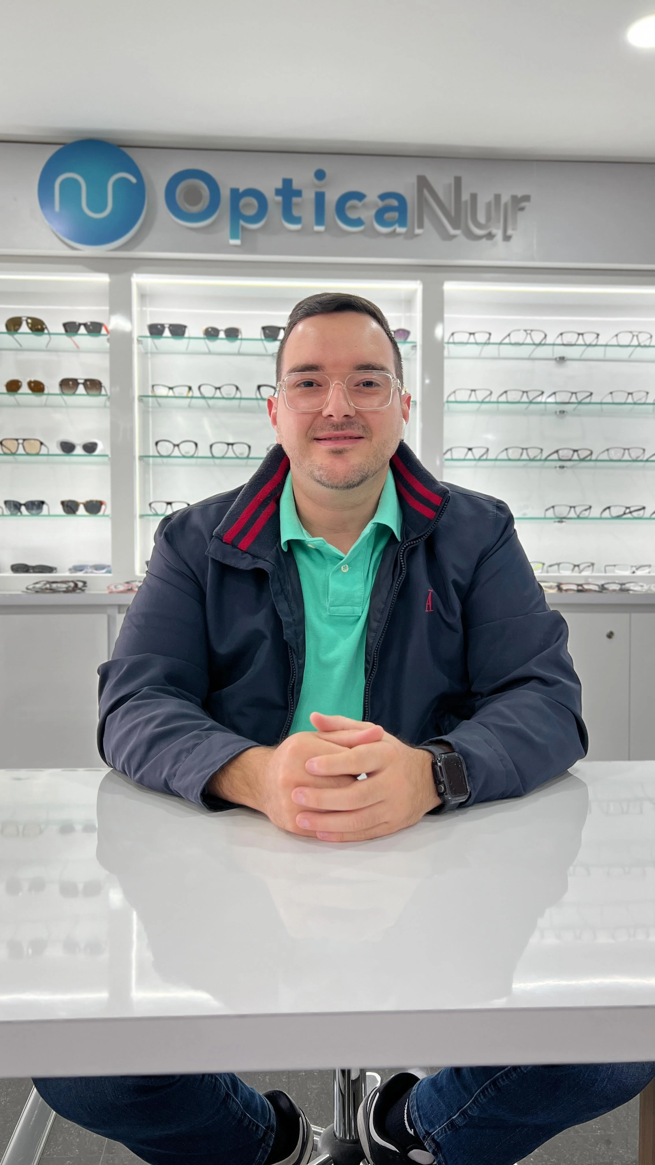 Cliente satisfecho en Óptica Nur