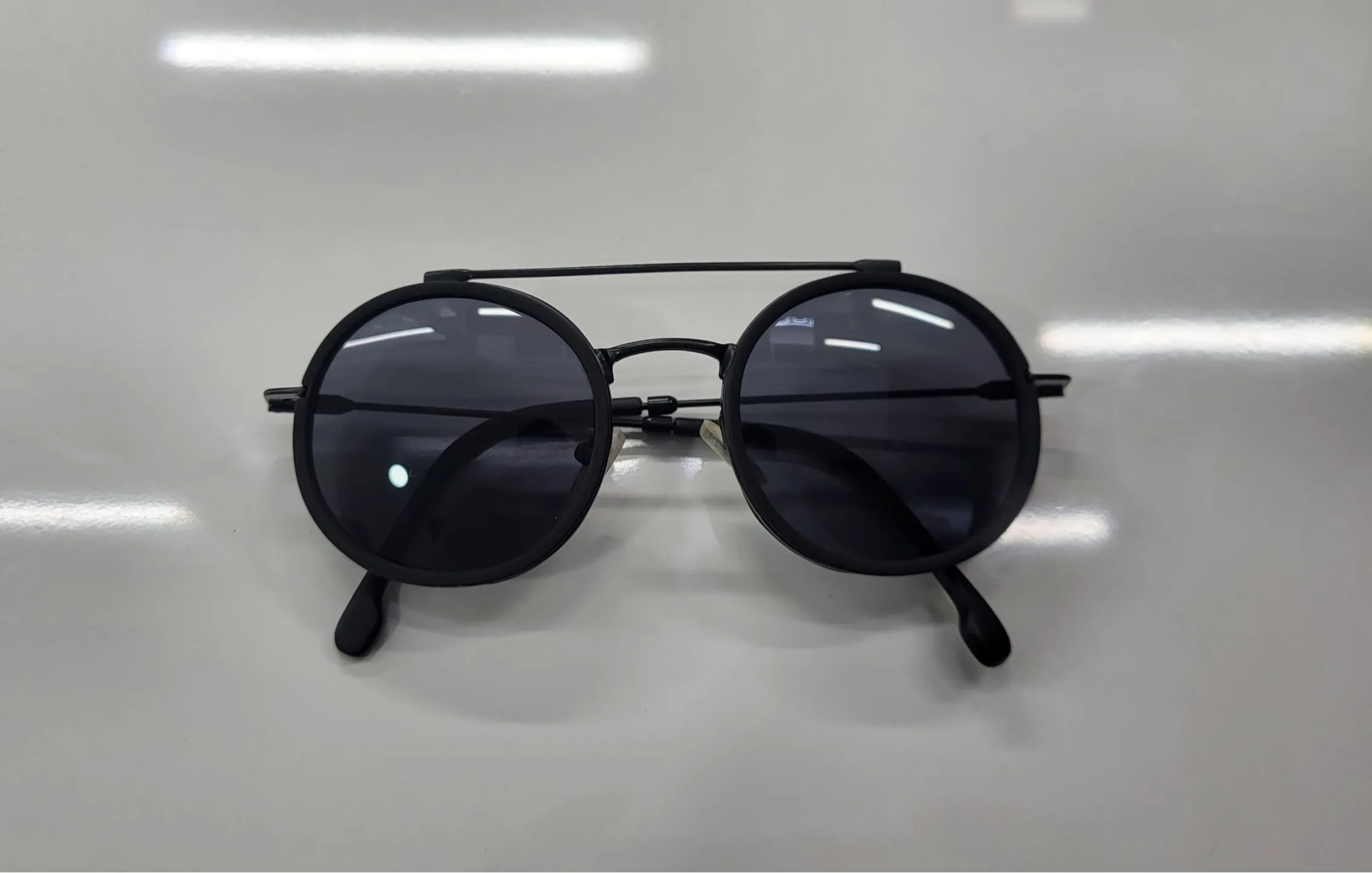 Lentes de Sol Redondos Metálicos con Doble Puente