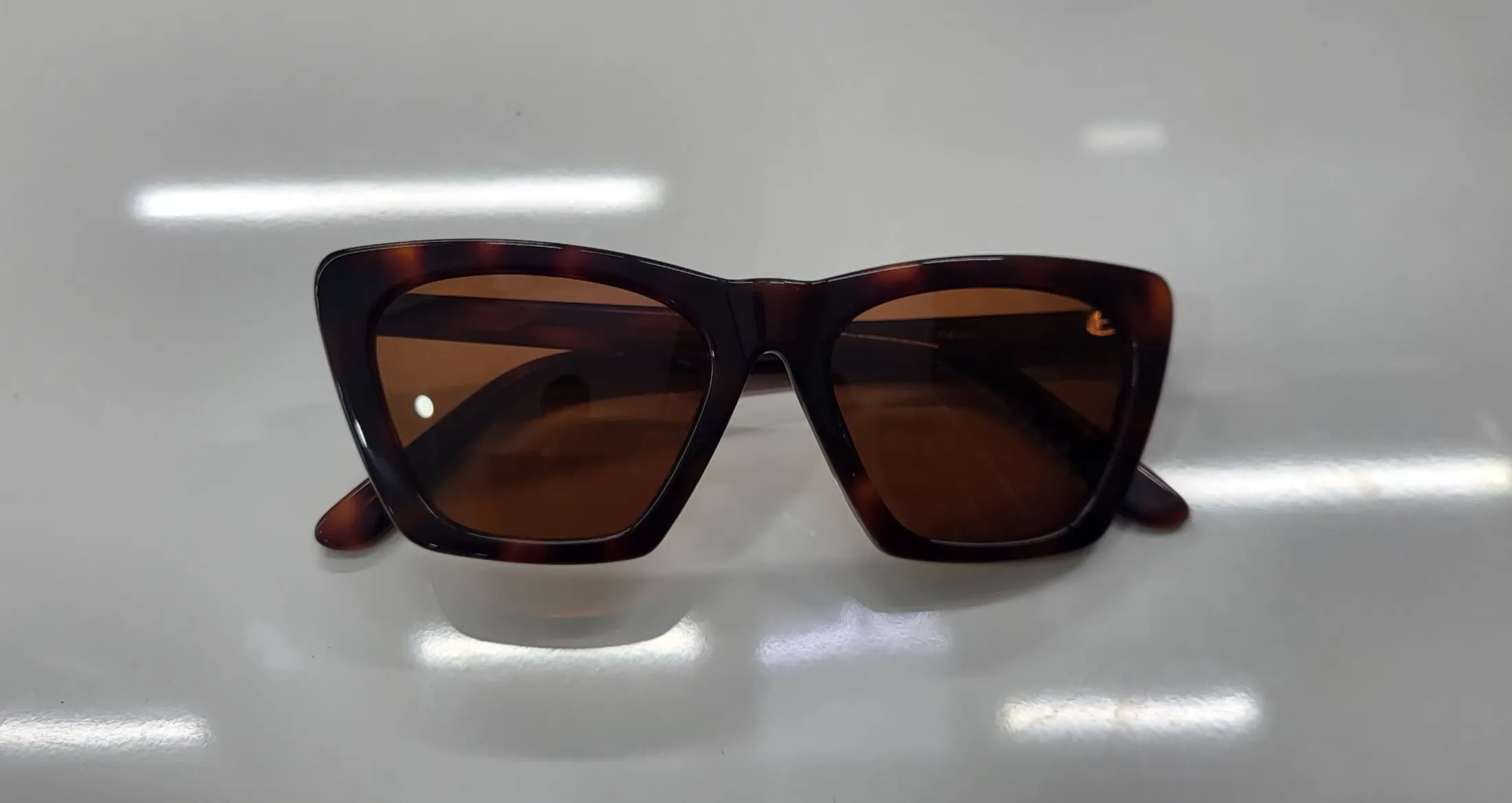 Lentes de Sol Cat-Eye Cuadrado Carey